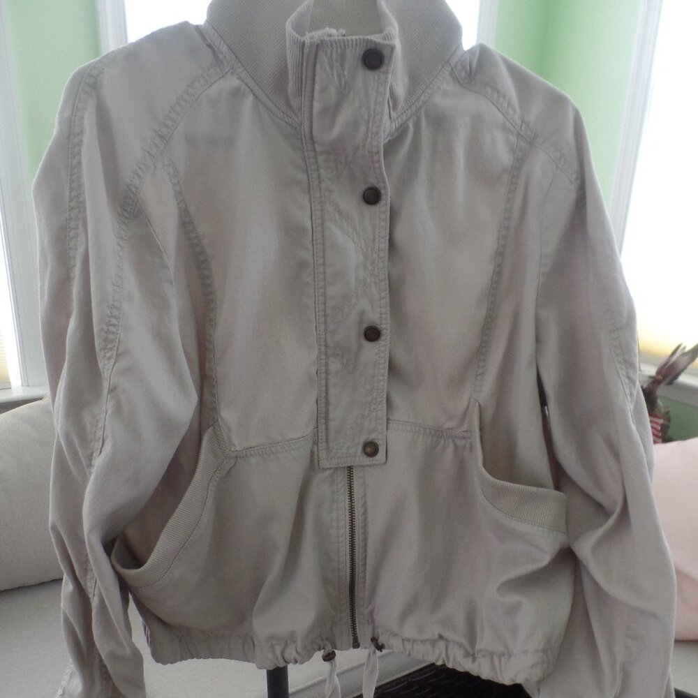 Sonoma Women’s Cream-Colored Jacket with Zip/Snap Front, Size XL
